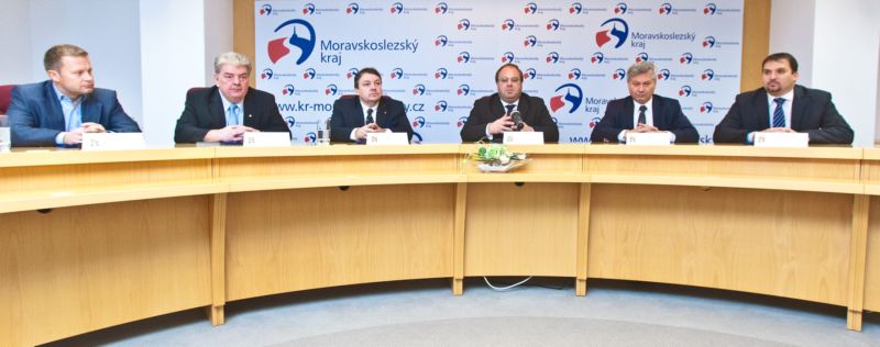 Před podpisem memoranda k mistrovství světa v ledním hokeji 2015 v Ostravě. Foto: J. Zerzoň Před podpisem memoranda k mistrovství světa v ledním hokeji 2015 v Ostravě. Foto: J. Zerzoň